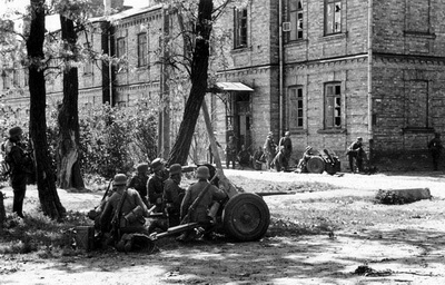 Немецкие войска атакуют Брестскую крепость